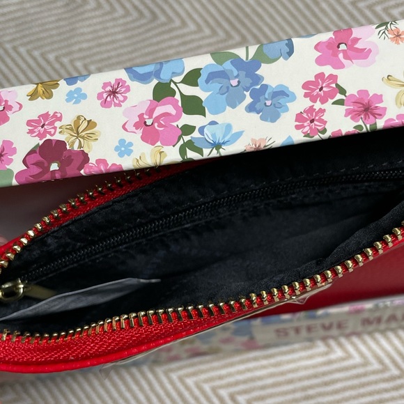 Steve Madden wallet with key ring red - Picture 7 of 10